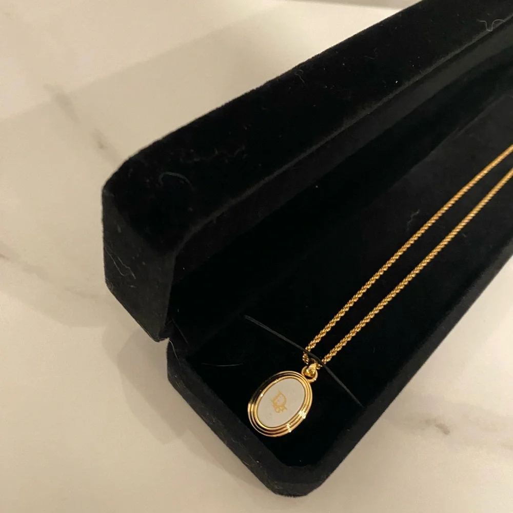 Vintage Dior Logo Oval Necklace - Picture 9 of 14